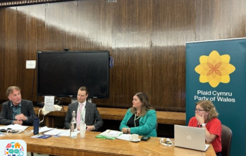 Digwyddiad Ymylol ar Dlodi Plant yng Nghynhadledd Plaid Cymru 2025 Fringe Event Panel